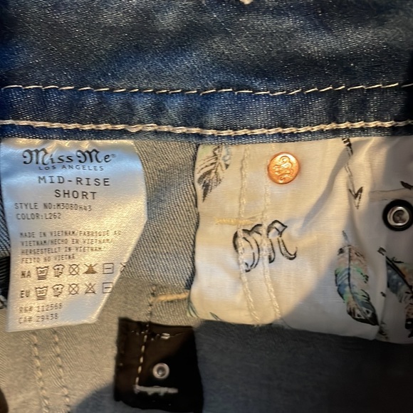 Miss Me Mid-Rise American Angel Denim Shorts Size 30, NWT - Picture 7 of 15